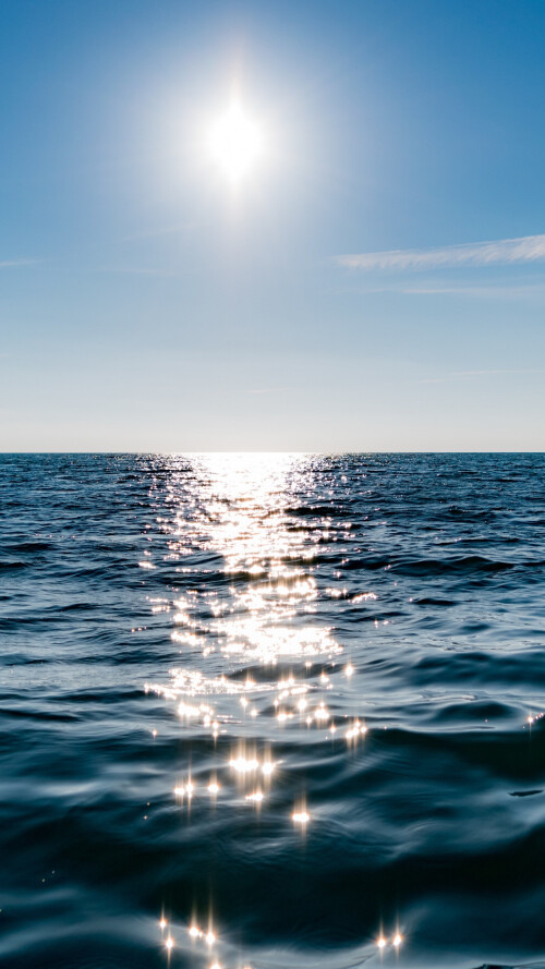 sun-on-blue-sky-is-reflected-on-water-1440x2560_89445-mm-90a4810122c55ff21fcdabf57da2db29d5.jpg