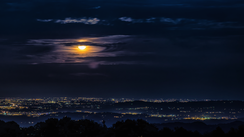 04062_mooncloudsandcity_1920x108077473b7341cd99c340e073954cbe93602d805.png