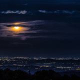 04062_mooncloudsandcity_1920x108077473b7341cd99c340e073954cbe93602d805