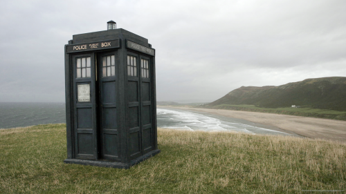 tardis-on-a-beach5e93caa6070ab22f5af80e37b037814499a5c.png
